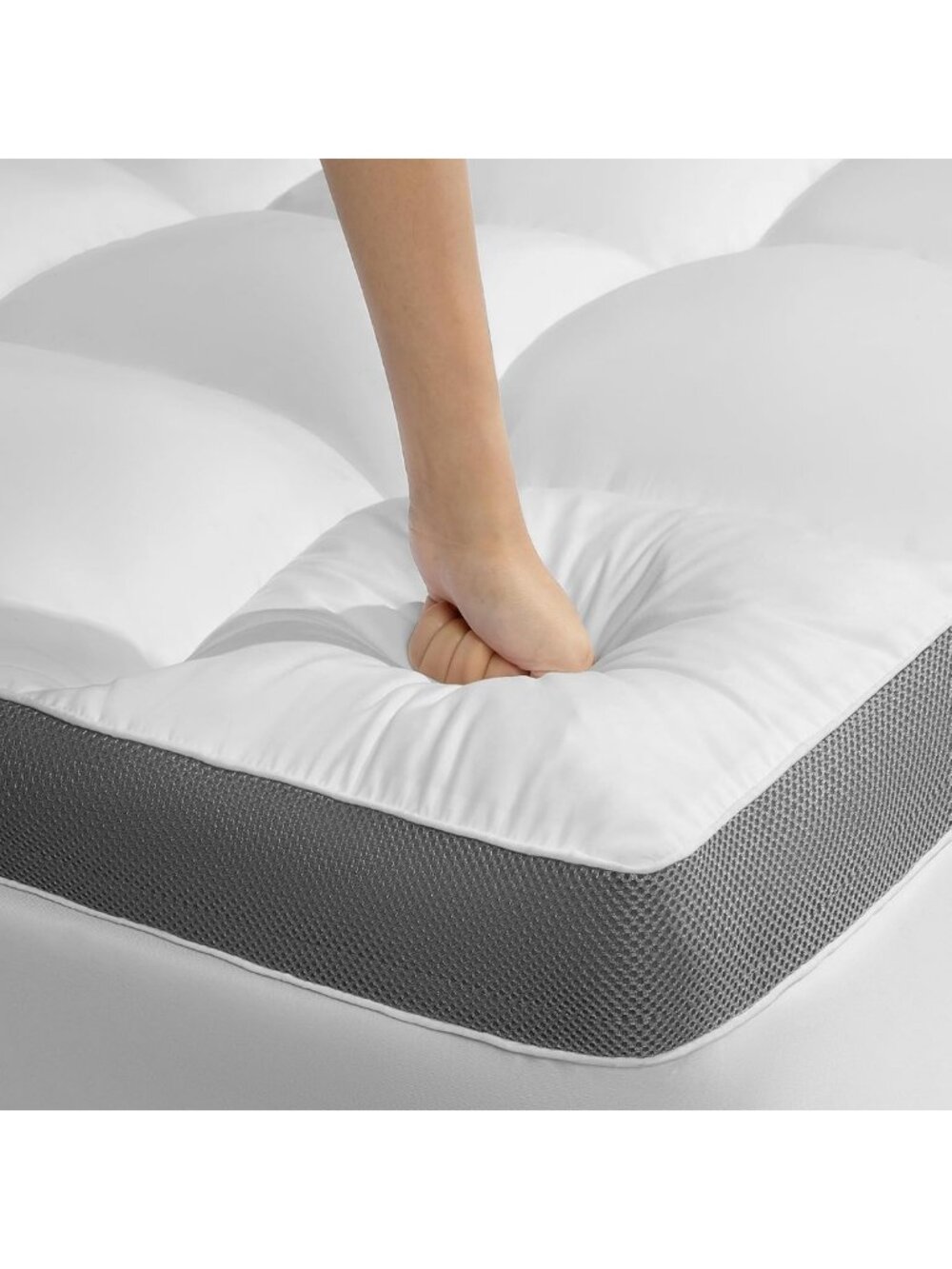 4 Inch Memory Foam Queen Mattress Topper,6"-18" Deep Pocket (60"x80")